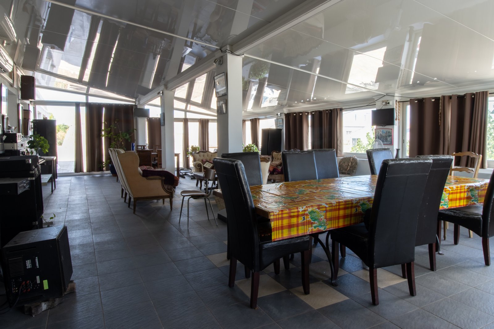 Vend local d’activite 750m2, bureau, appartement T5 145 m2 Beziers